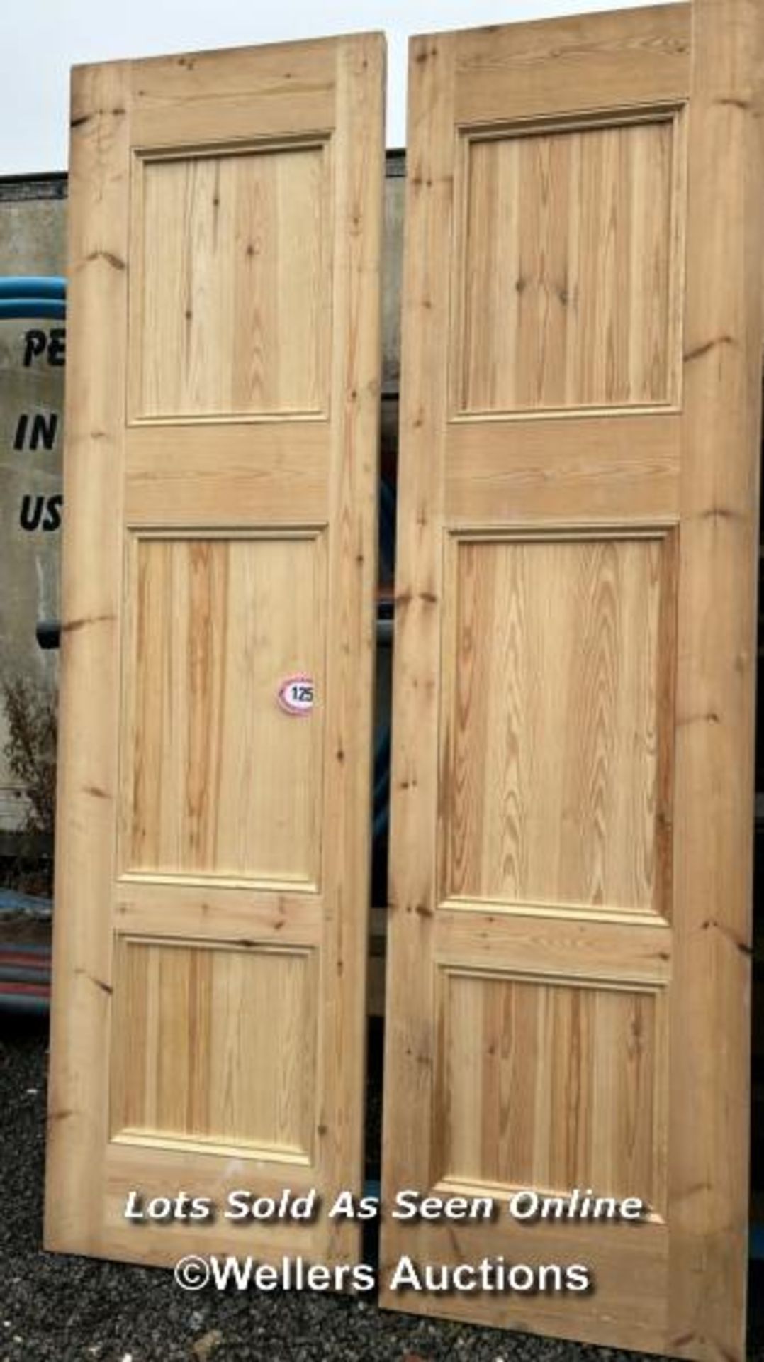 PAIR OF PINE DOORS, 2.6M (H) X 70CM (W) X 4.5CM (D) - Image 2 of 4