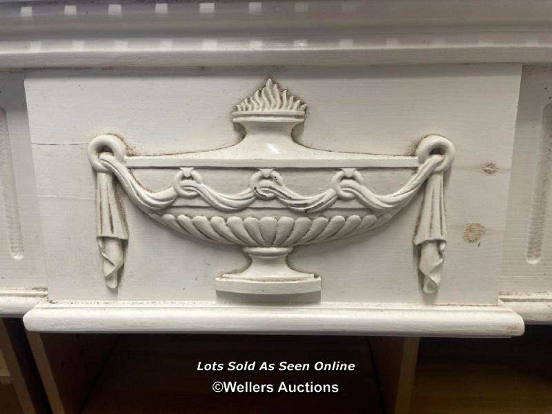 ORNATE WOODEN FIRE PLACE SURROUND, 130CM (W) X 107.5CM (H) X 19CM (D) - Image 3 of 3