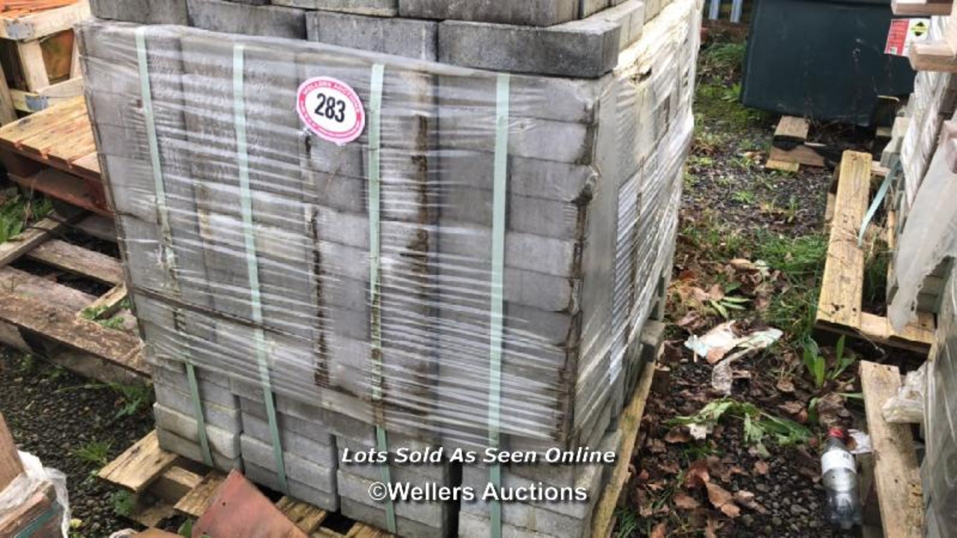 PALLET OF APPROX. 500X GREY BLOCK PAVERS, 20CM (L) X 10CM (W) X 4.5CM (D)