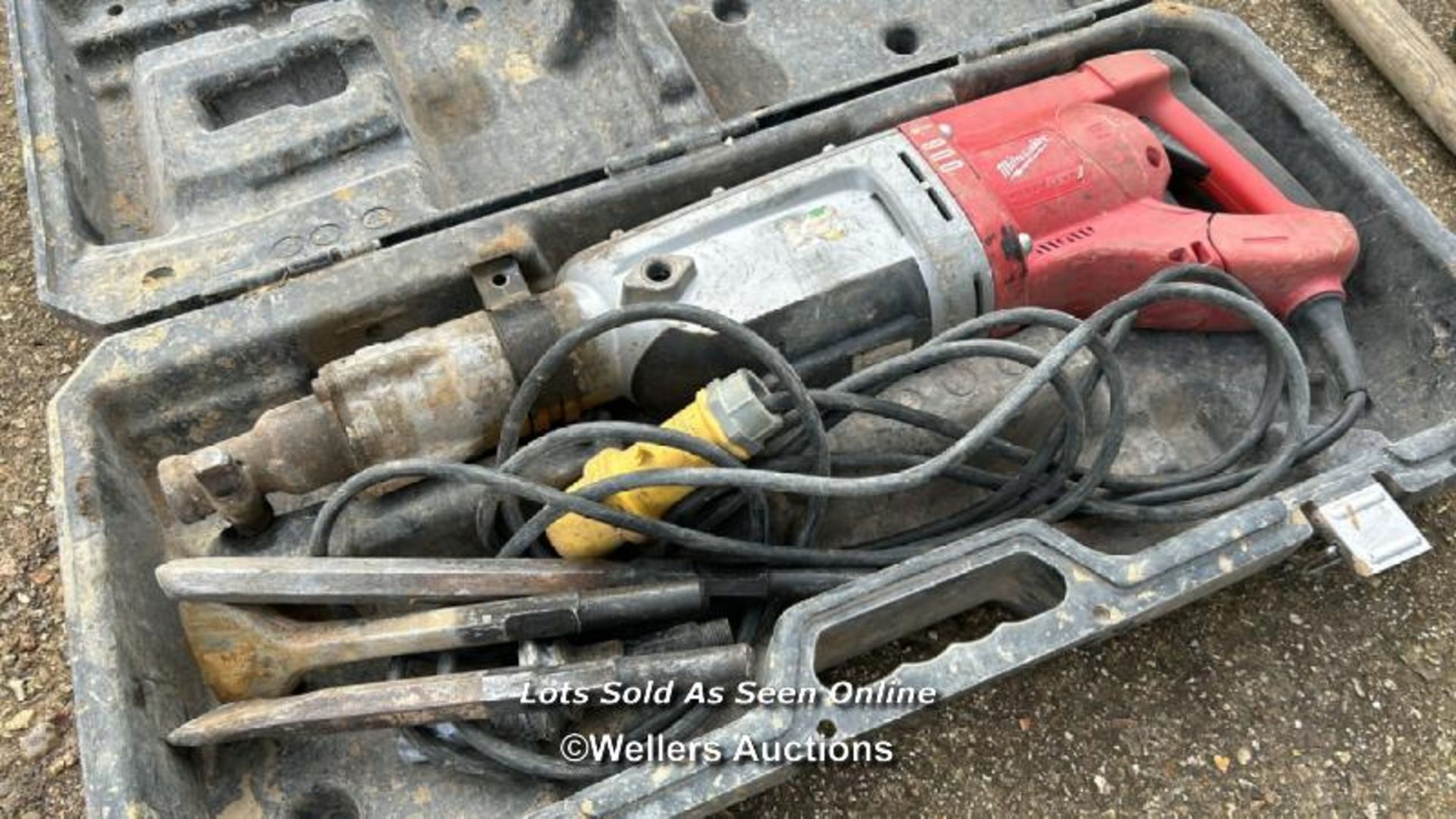 MILWAUKEE K900 110V HEAVY BREAKER WITH BITS, WITH CASE