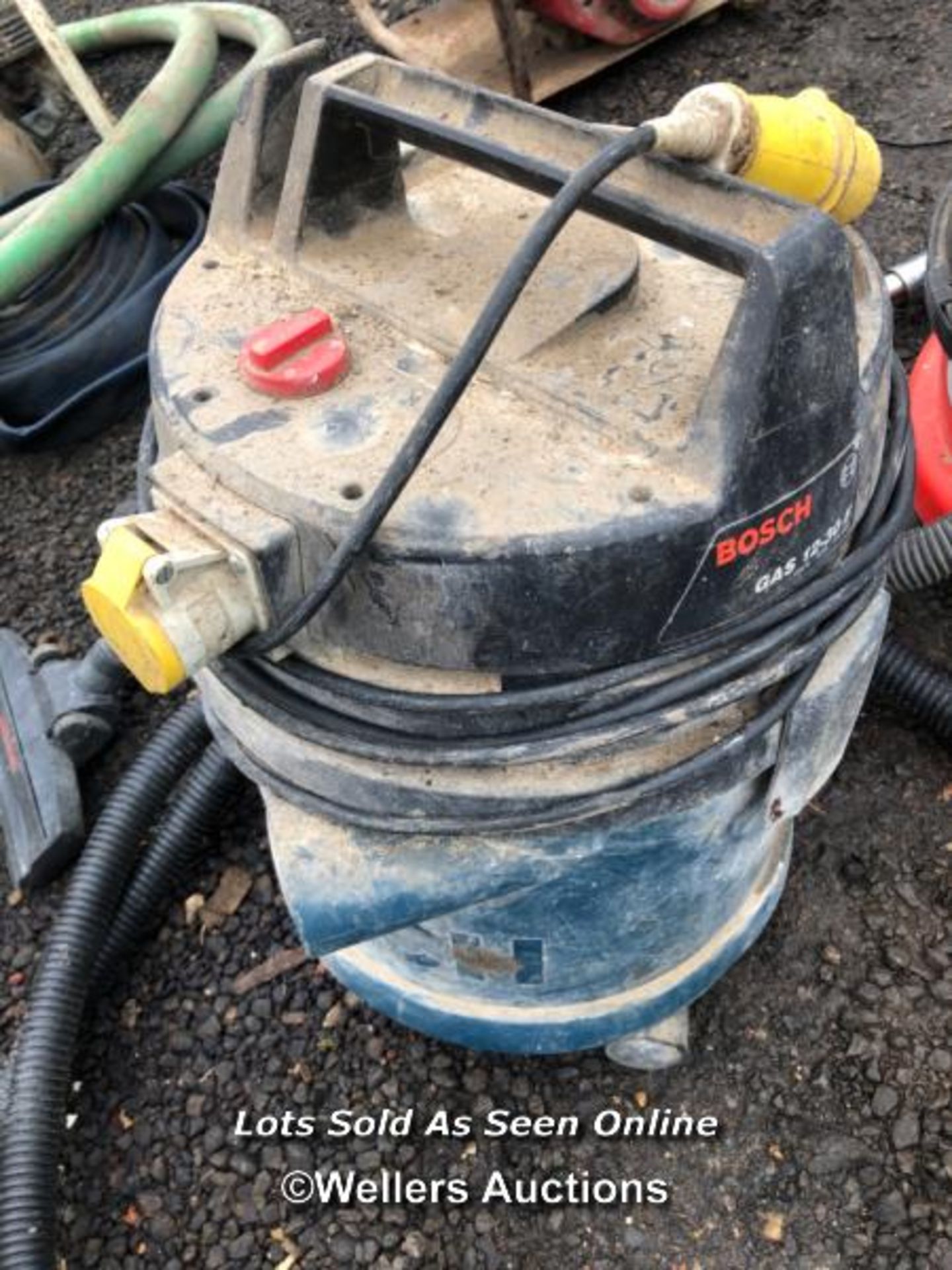 HENRY NUMATIC AND BOSCH WET AND DRY VAC - Image 2 of 3