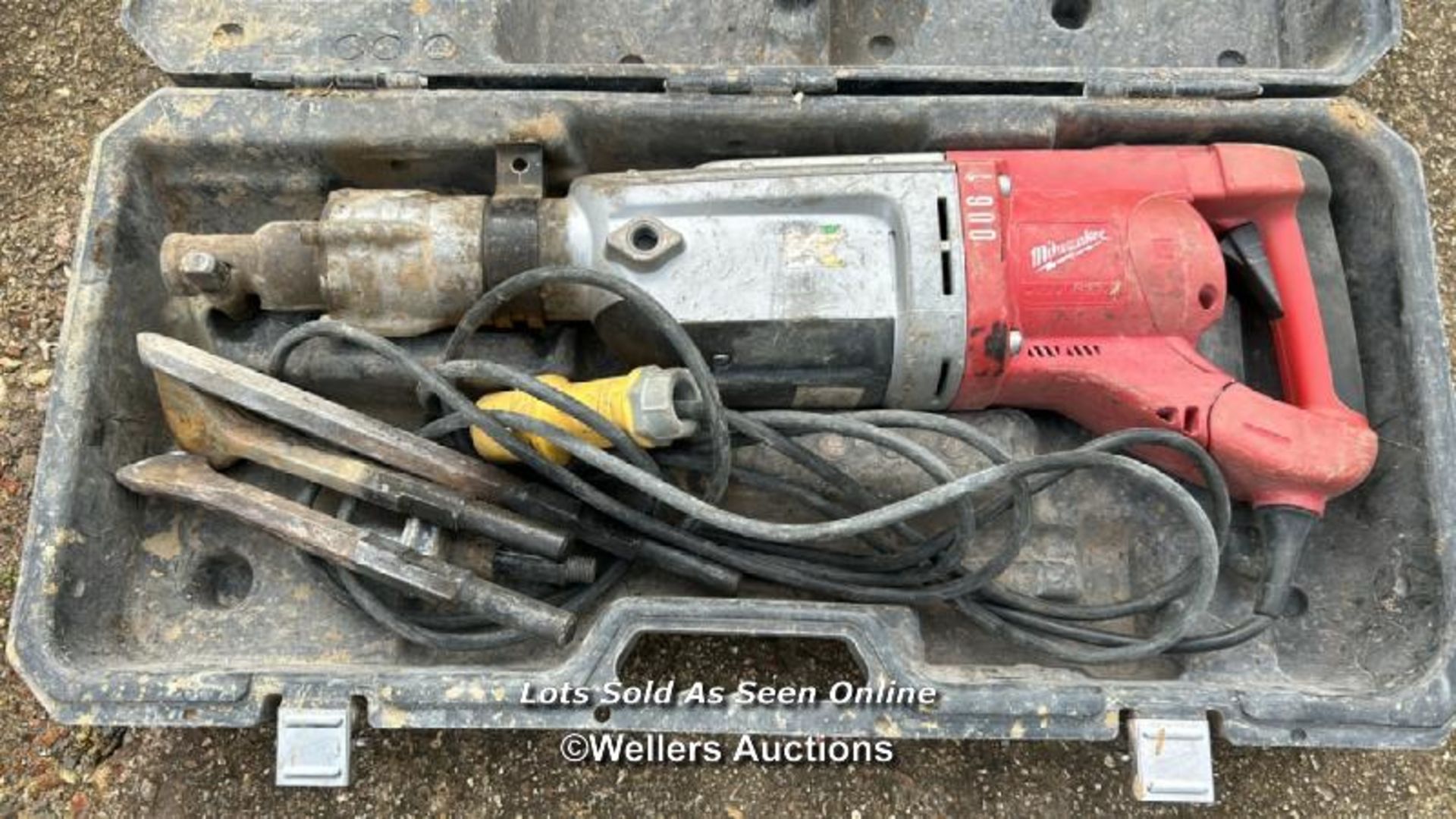 MILWAUKEE K900 110V HEAVY BREAKER WITH BITS, WITH CASE - Image 3 of 5