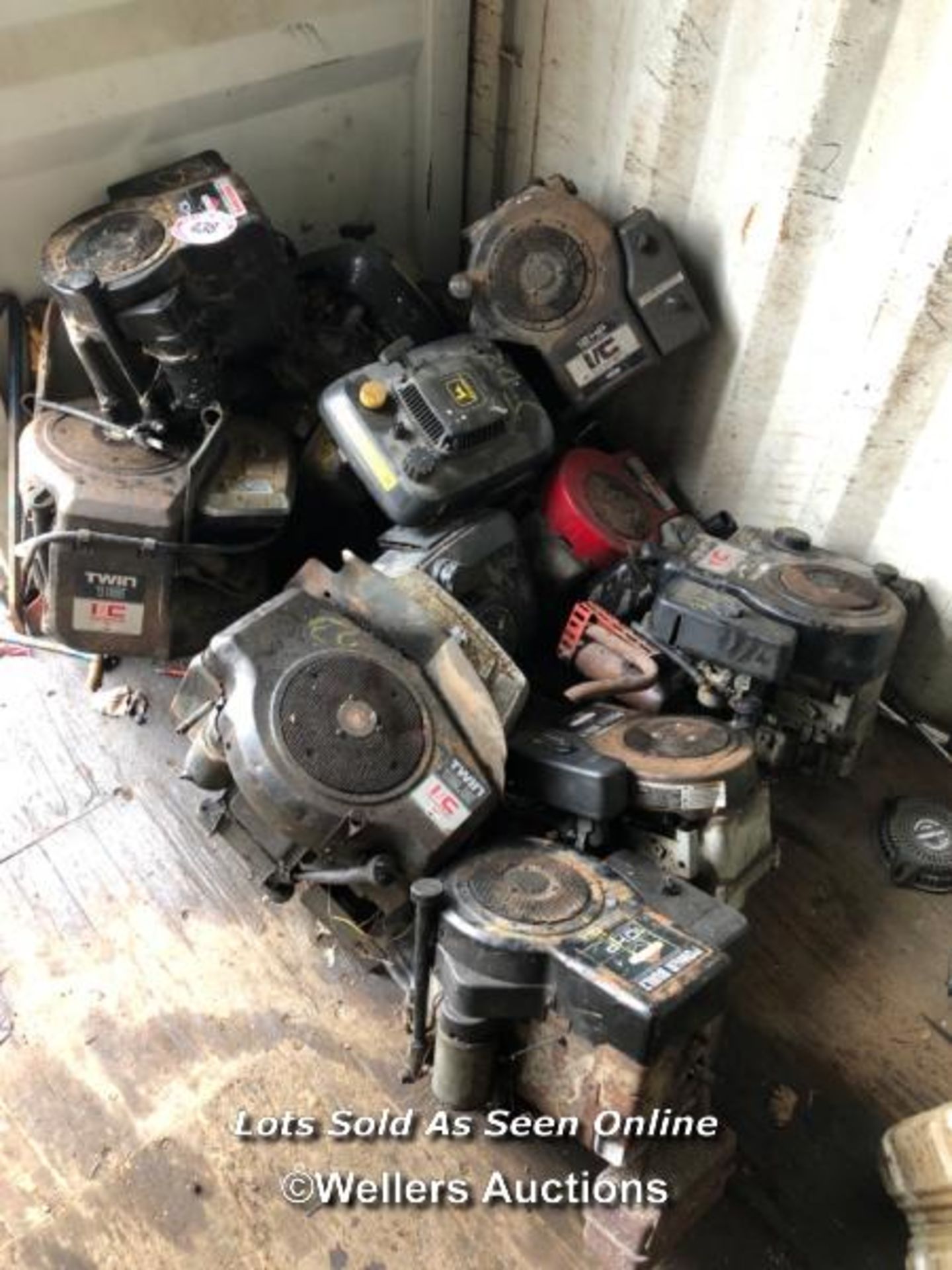 12X ASSORTED ENGINES INC. JOHN DEERE, BRIGGS AND STRATTON 10HP, TWIN 12.5, 12HP ETC