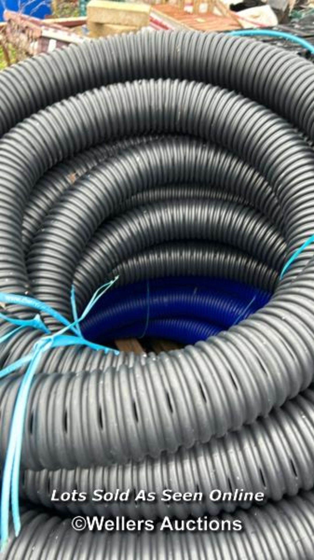 1X 25M ROLL OF BLUE 100MM FLEXIBLE WATER DUCT AND 1X ROLL OF 80MM PERFORATED COIL DRAIN - Image 3 of 3