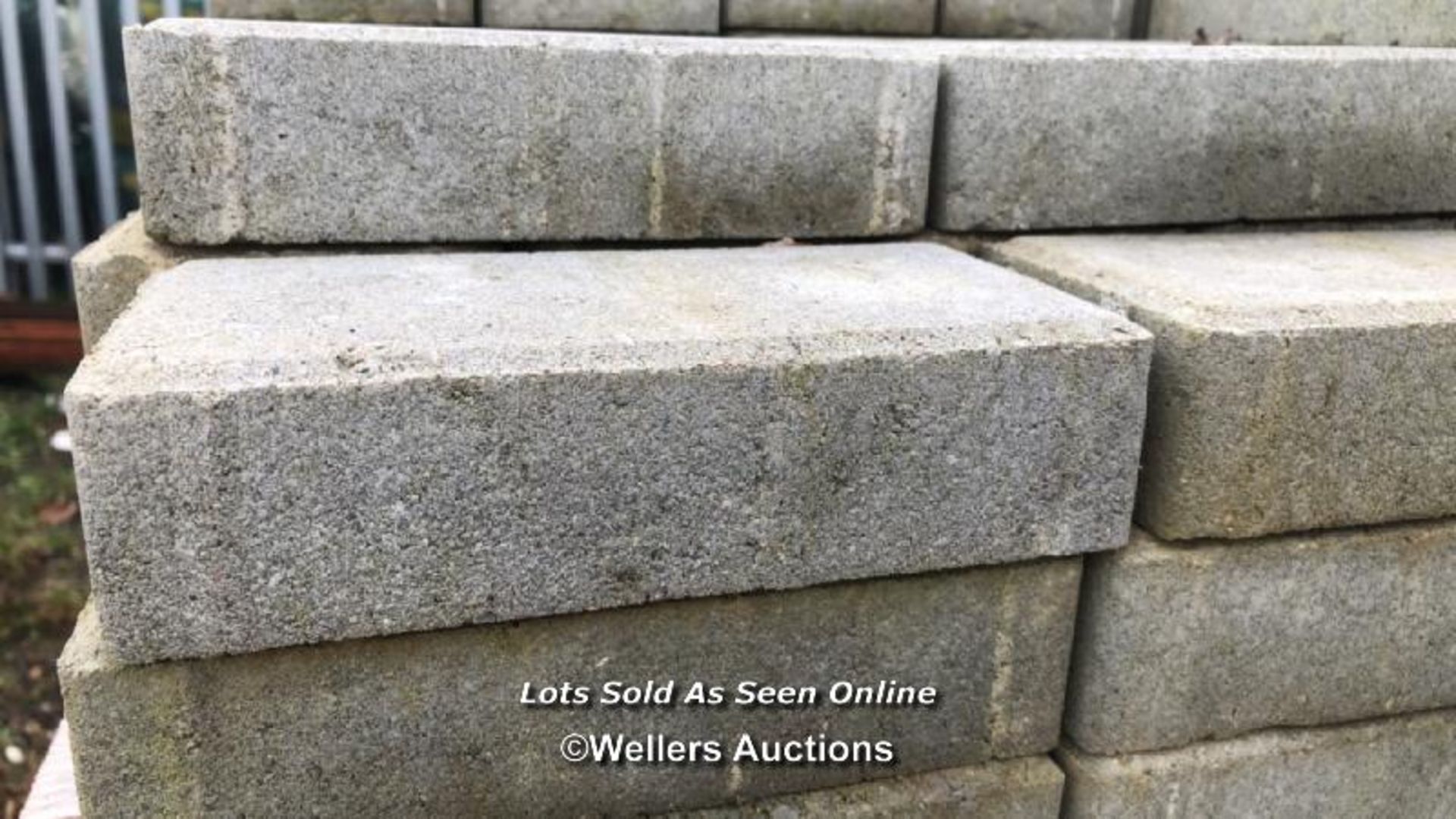 PALLET OF APPROX. 500X GREY BLOCK PAVERS, 20CM (L) X 10CM (W) X 4.5CM (D) - Image 2 of 2