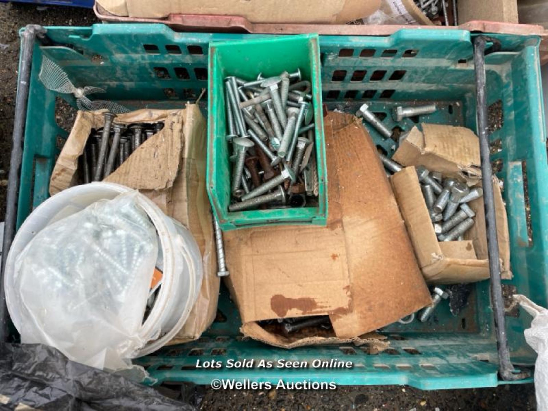 LARGE QUANTITY OF BOLTS AND TEC SCREWS - Image 2 of 4