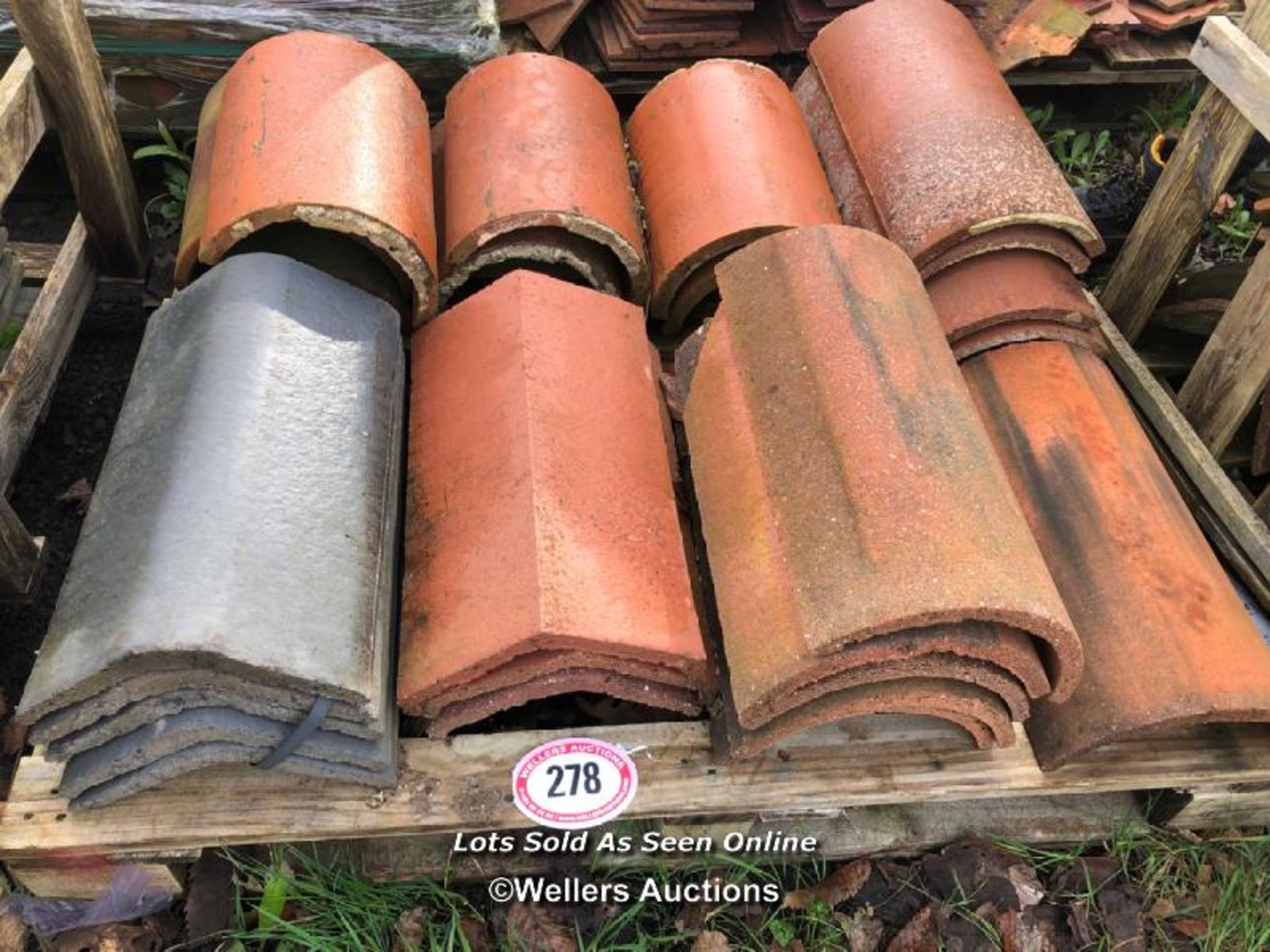 PALLET OF APPROX. 26X ASSORTED HALF ROUND AND ANGLED ROOF TILES, HALF ROUNDS MOSTLY 46CM (L) X