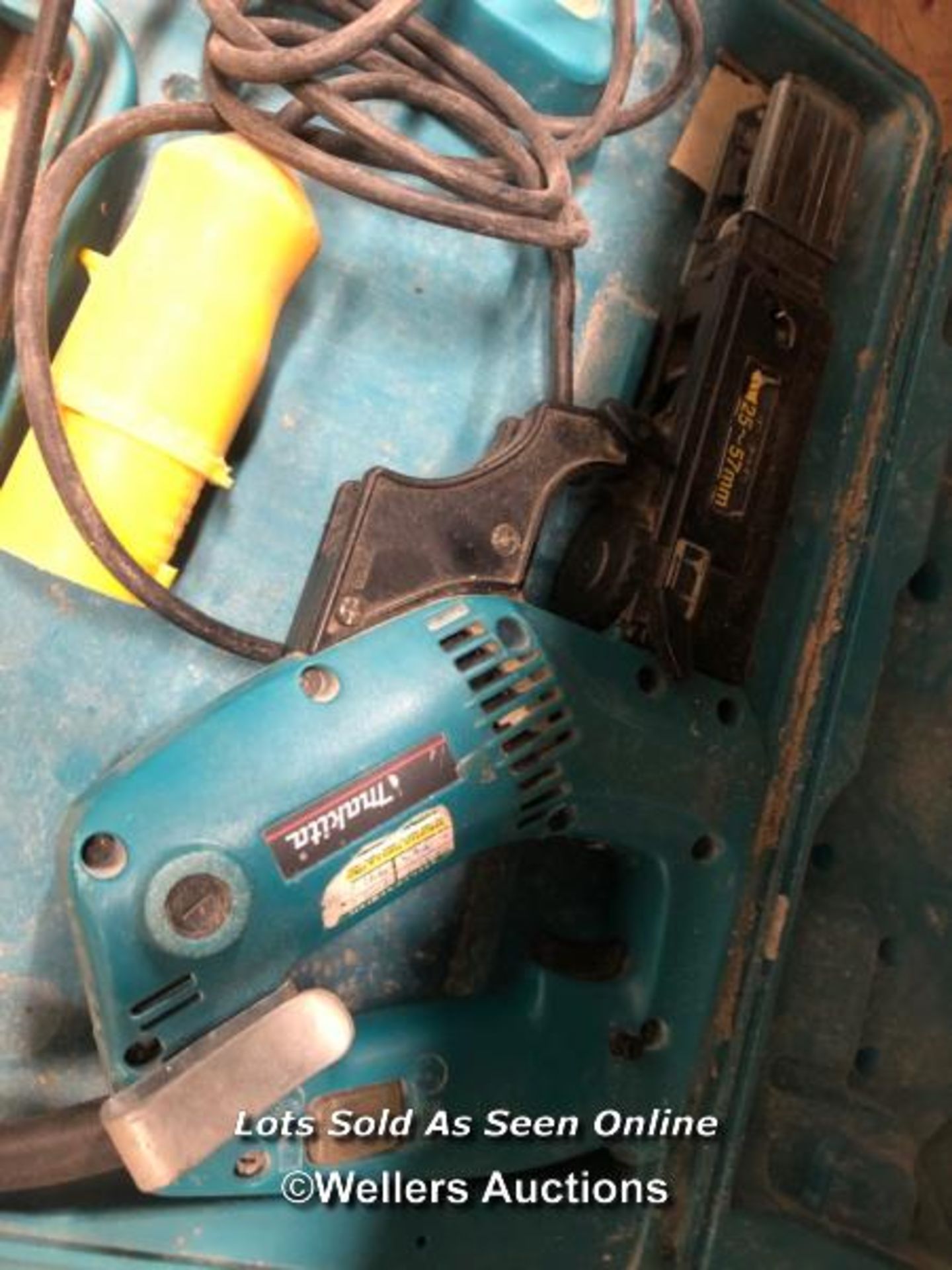 MAKITA 6834 AUTO FEED SCREWDRIVER, IN CASE - Image 2 of 3