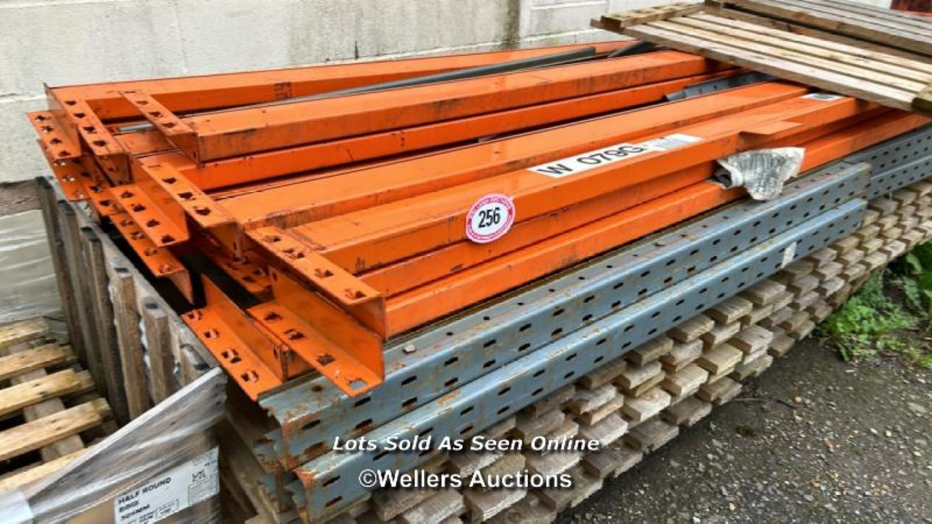 QUANTITY OF PALLET RACKING COMPONENTS, CONTENTS INCL. 6X UPRIGHTS AT APPROX. 165CM (H) AND 16X - Image 4 of 4