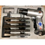 UNIVERSAL AIR TOOL UT-8612-B HEAVY DUTY AIR HAMMER, IN CASE