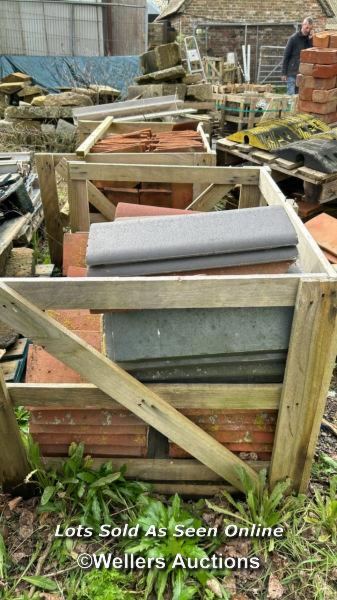 CRATE OF ASSORTED RIDGE TILES, MOSTLY 18", 90-130 ANGLE - Image 3 of 4