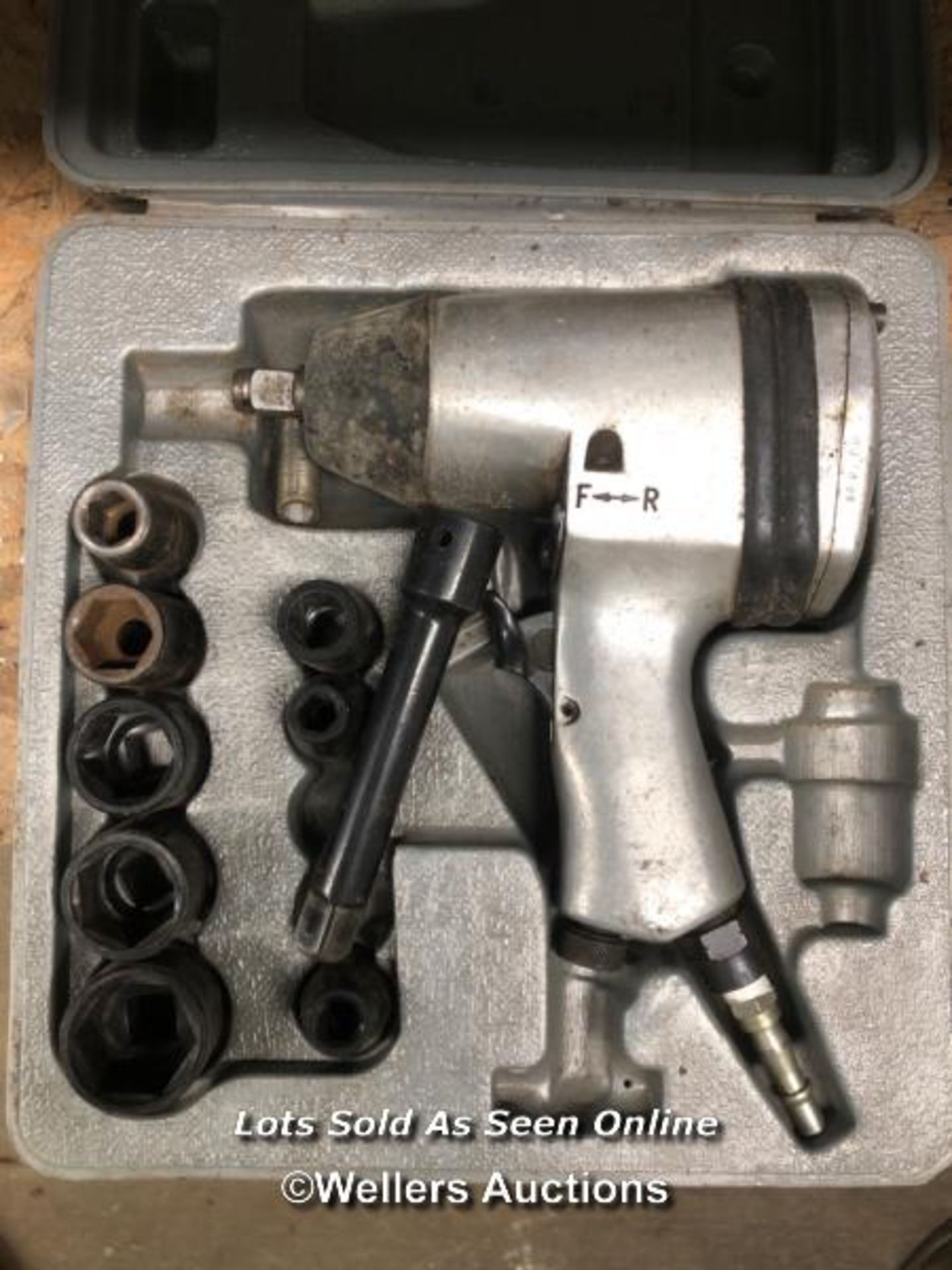 DRAPER AIR TOOLS 1/2" SQAURE DRIVE IMPACT WRENCH KIT, IN CASE