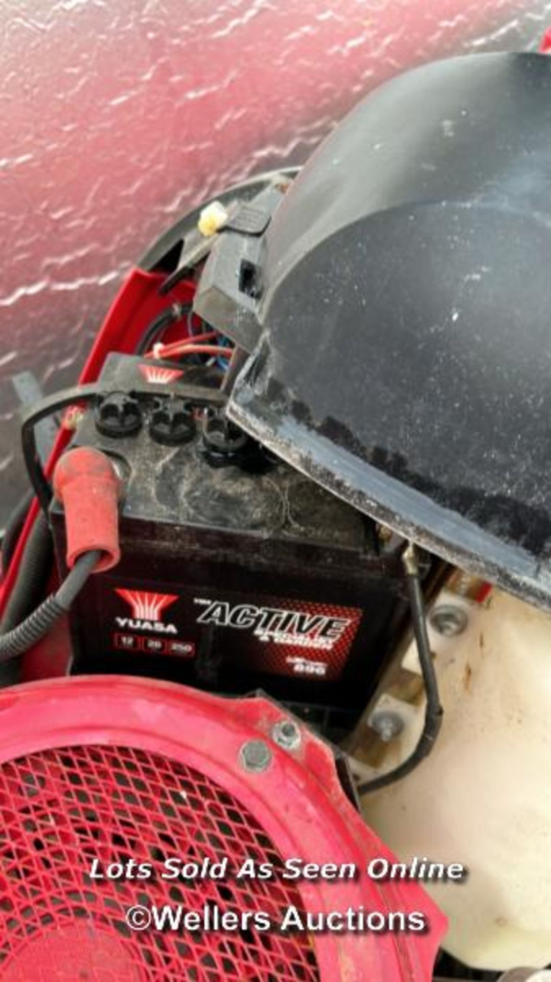 HONDA 2417 V-TWIN HYDRO STATIC RIDE ON MOWER, GOOD RUNNER, WITH KEY, RECENTLY SERVICED - Image 5 of 5