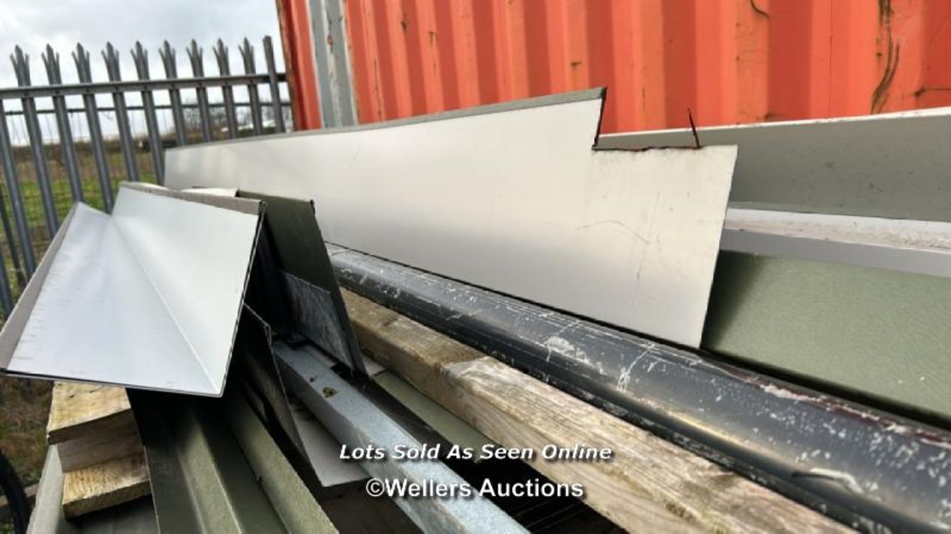 QUANTITY OF INSULATED ROOF PANELS AND SINGLE PLY BOX PROFILE SHEETING - Image 3 of 4