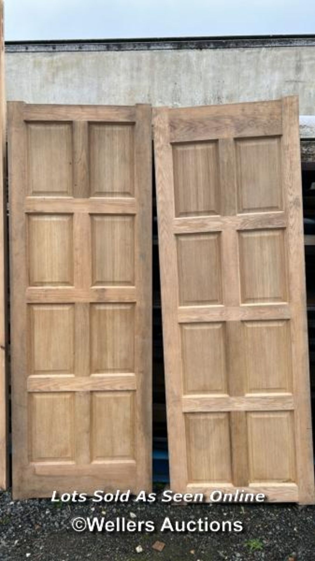 PAIR OF OAK DOORS, 206.5CM (H) X 73.5CM (W) X 4.5CM (D)