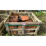 CRATE OF APPROX. 150X MAINLY CLAY ROOF TILES, VARIOUS SIZES