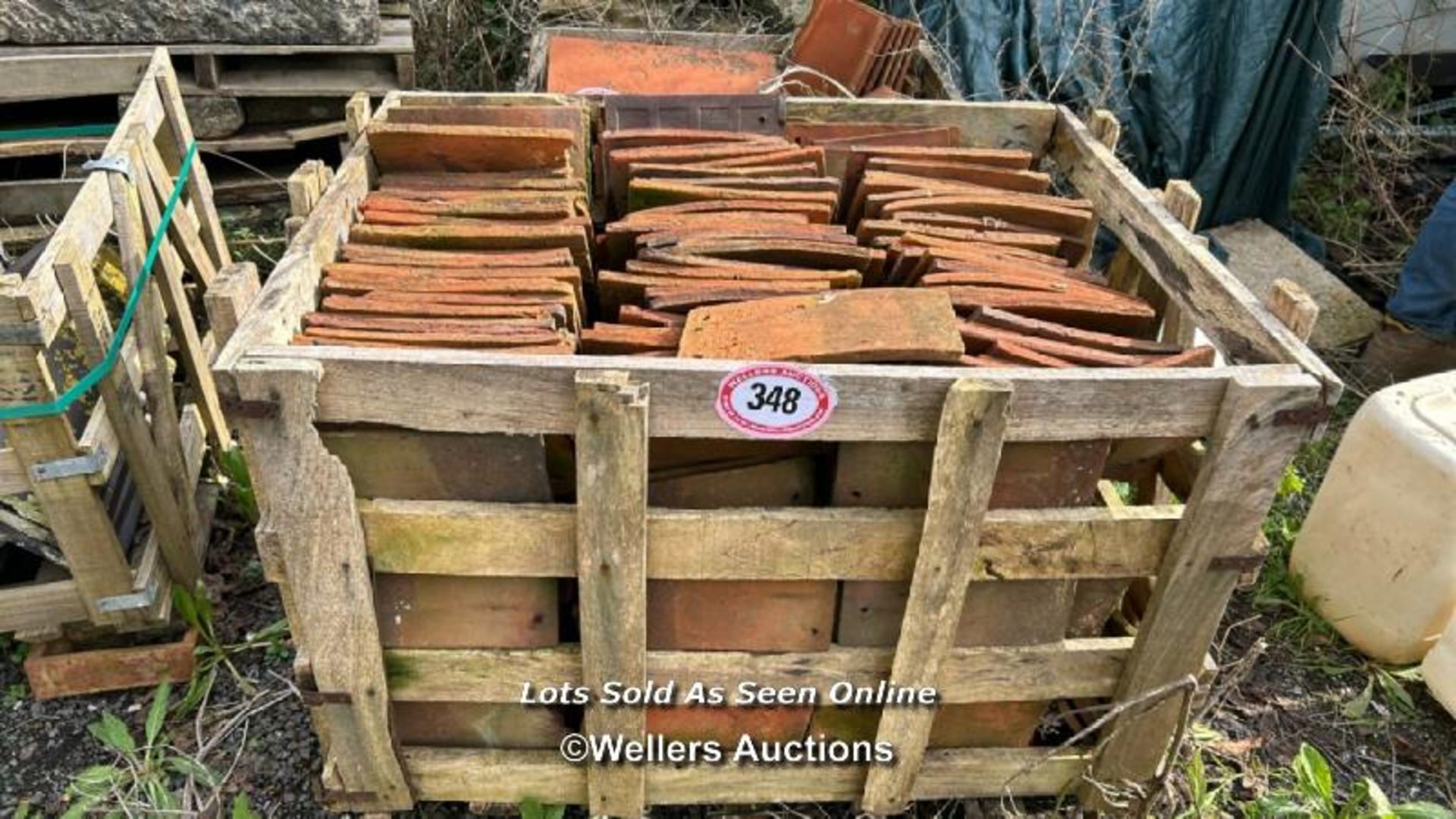 CRATE OF APPROX. 400X HANDMADE CLAY PEG TILES, MOSTLY 27CM (L) X 15CM (W) X 1.5CM (D) - Image 2 of 3