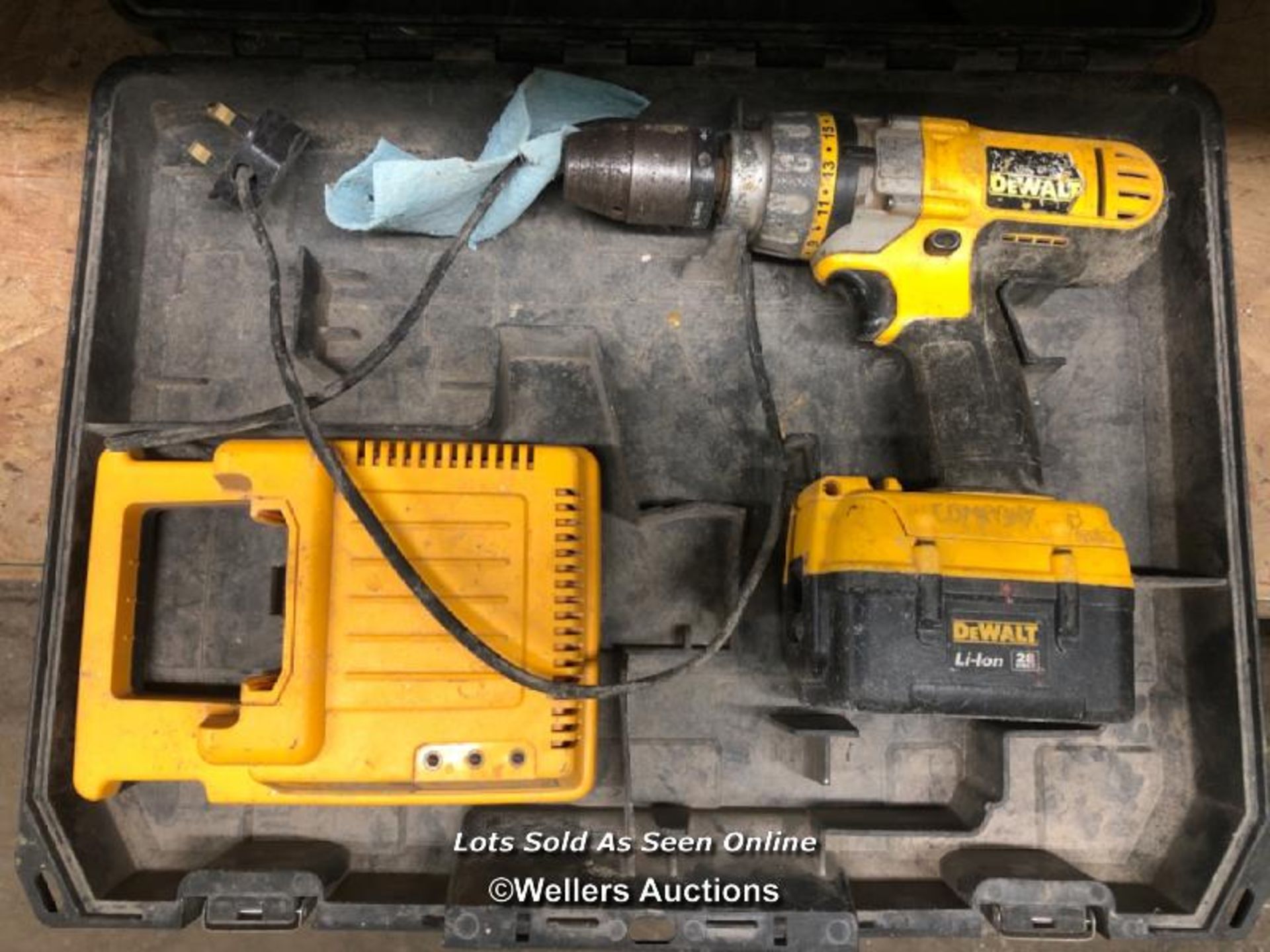 DEWALT DRILL, WITH BATTERY AND CHARGER, IN CASE