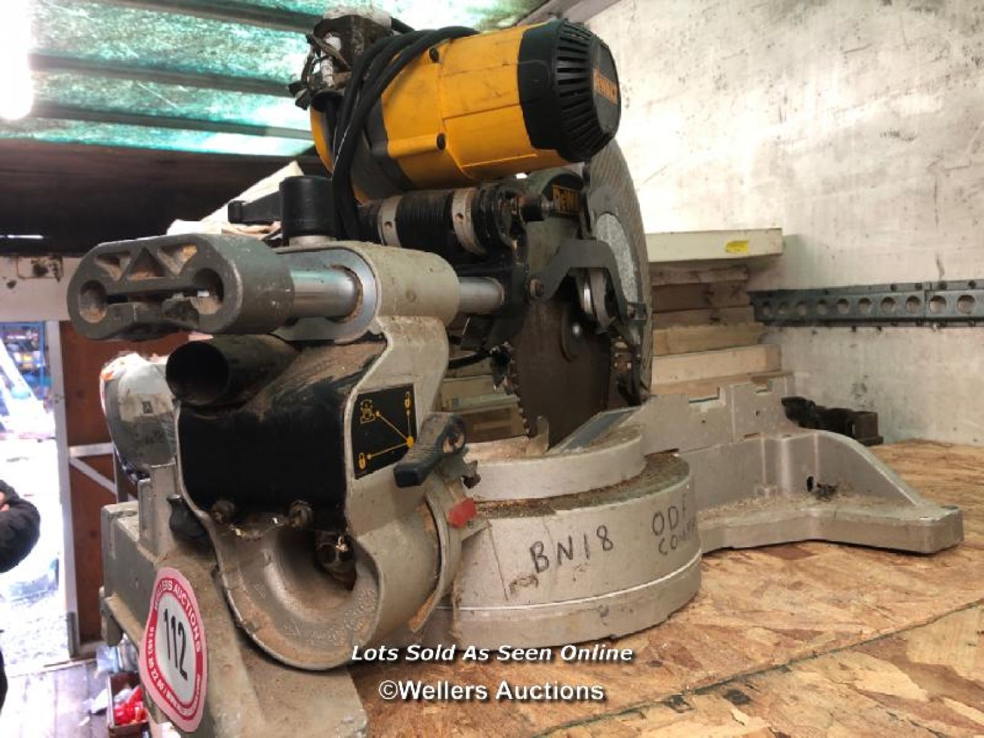 DEWALT DWS7085-QZ / DW718XPS-LX MITRE SAW - Image 3 of 3