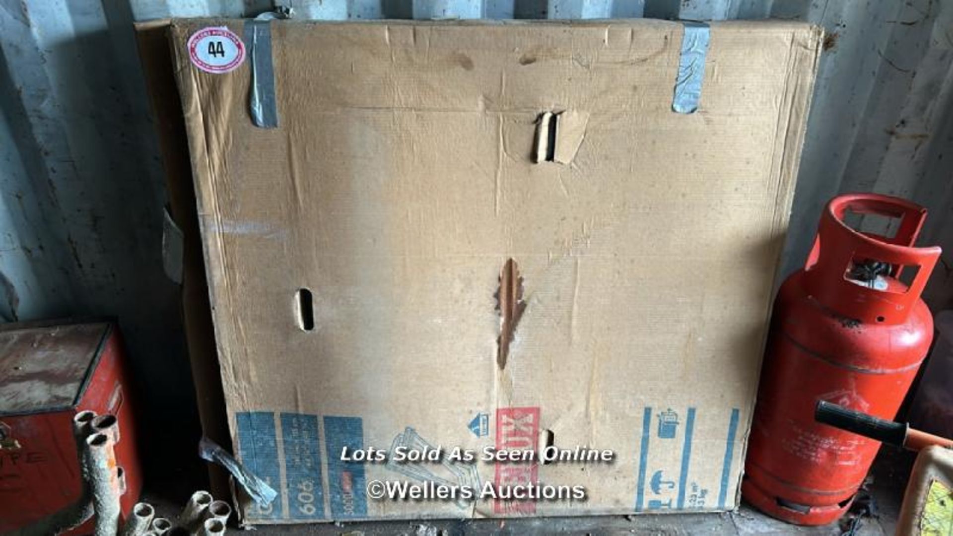 VELUX ROOF WINDOW, 114CM (W) X 118CM (W), TO SUIT ITEM IN LOT 30