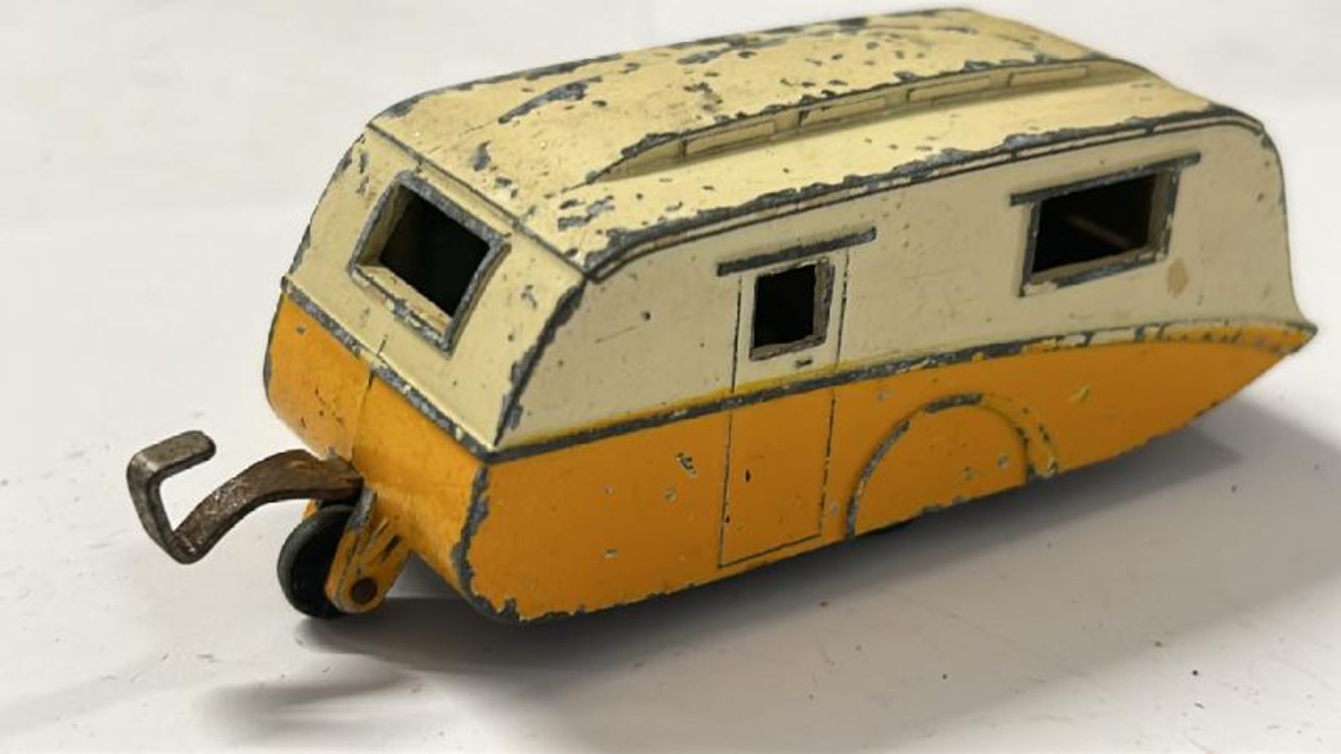 Unboxed Dinky & Corgi cars and caravans including Corgi Silver Shadow Rolls Royce and Dinky Rolls - Image 18 of 23