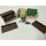 Small collection of Scalextric buildings and tyre rack / AN21