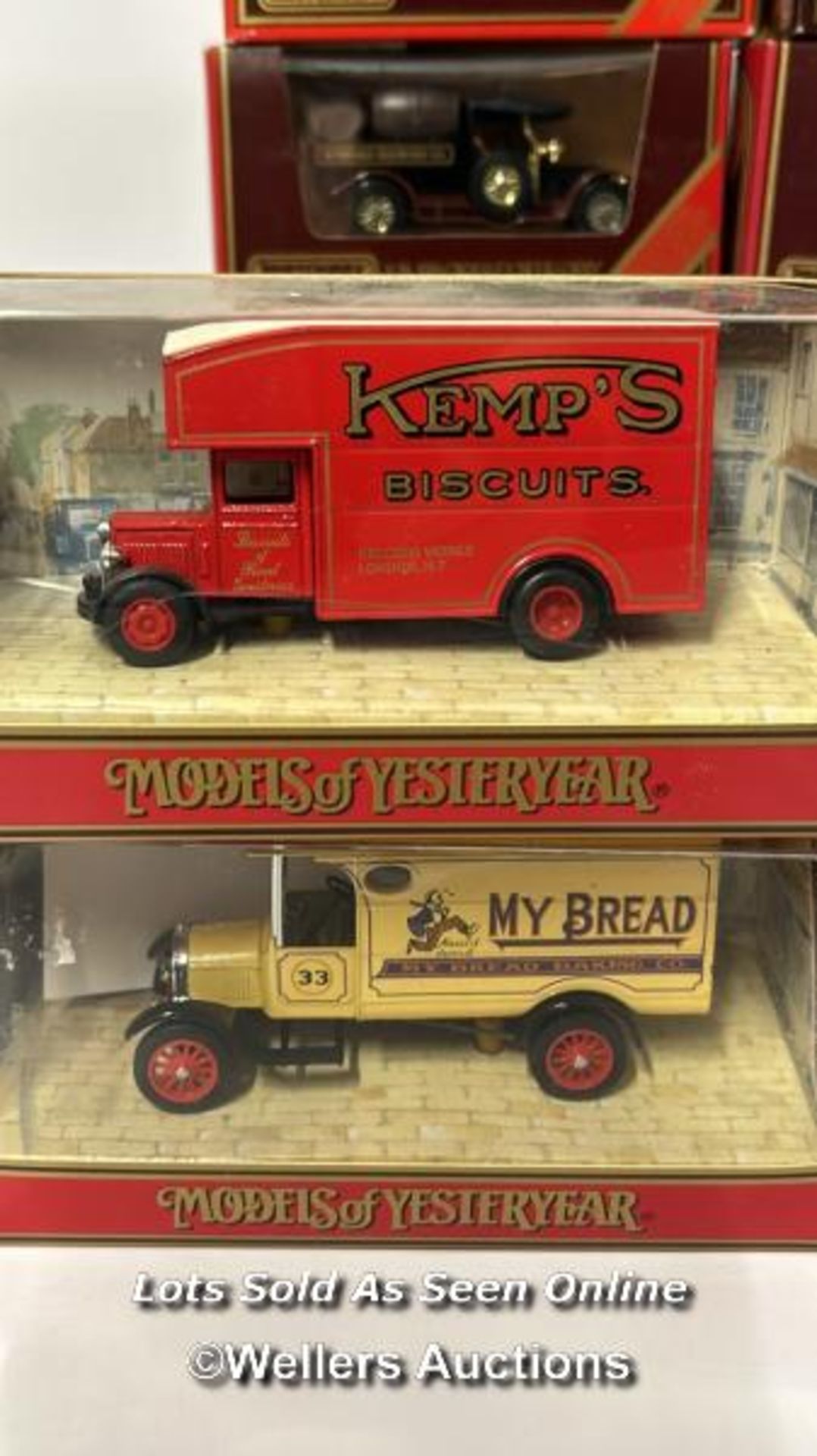 Thirteen assorted Matchbox Models of Yesteryear trucks and buses including 1922 Foden 'C' Type steam - Image 7 of 7
