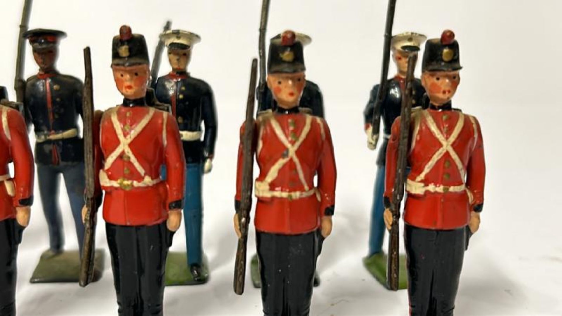 Assorted Britains lead soldiers including Grenadier guards, U.S. Marines and Foot Infantry - Image 11 of 14