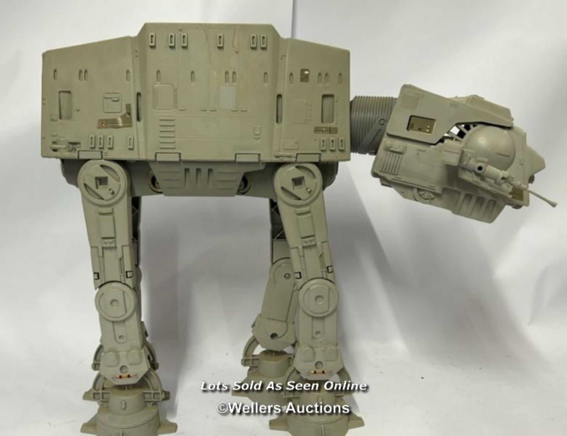 Kenner Star Wars 'The Empire Strikes Back' AT-AT, used condition but complete, chin guns yellowed - Image 2 of 9