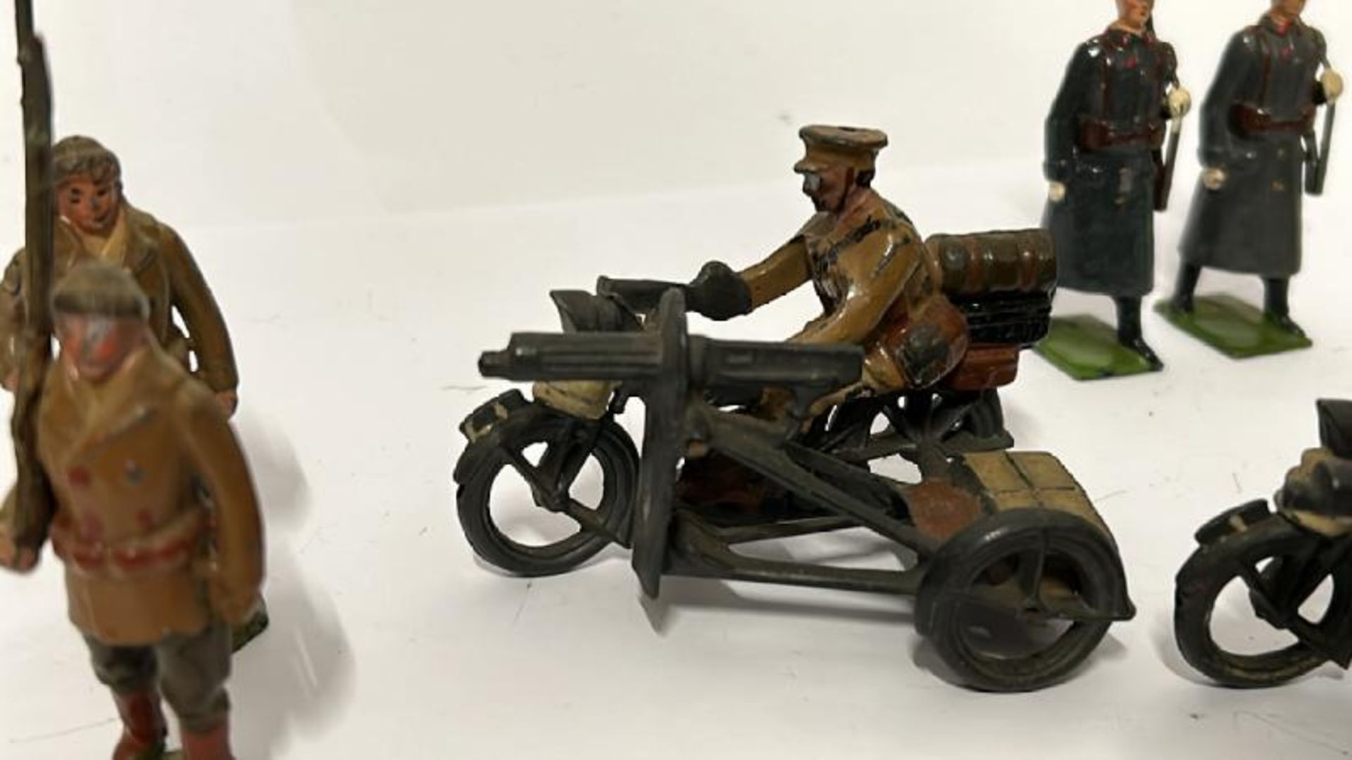 Collection of Britains assorted lead WWI & WWII figures and motorbikes (20) / AN19 - Bild 5 aus 8
