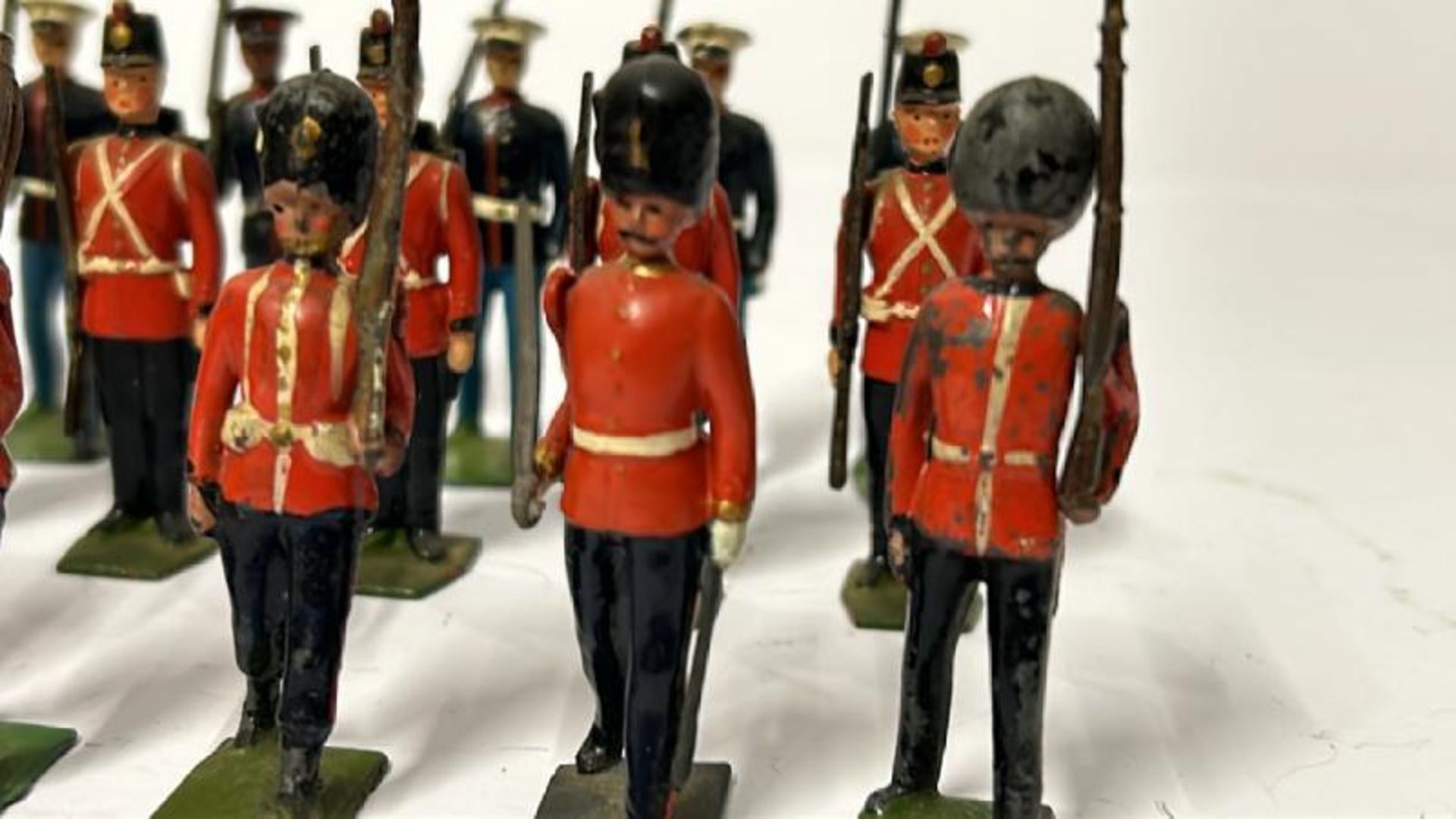 Assorted Britains lead soldiers including Grenadier guards, U.S. Marines and Foot Infantry - Image 8 of 14
