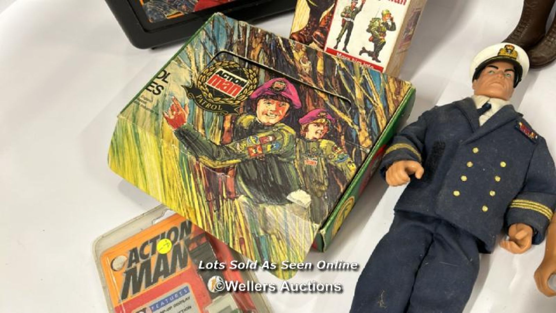 Assorted Action Man figures, mostly modern with spare boots, lunch box, watch and vintage patrol - Image 7 of 10