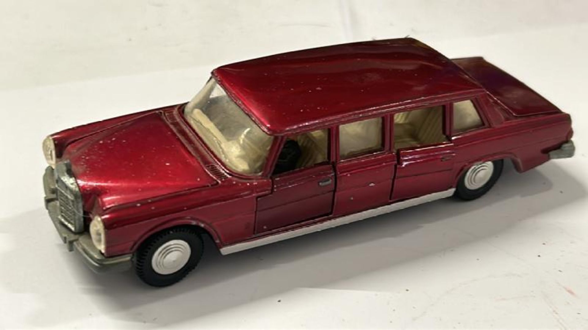 Unboxed Dinky & Corgi cars and caravans including Corgi Silver Shadow Rolls Royce and Dinky Rolls - Image 8 of 23