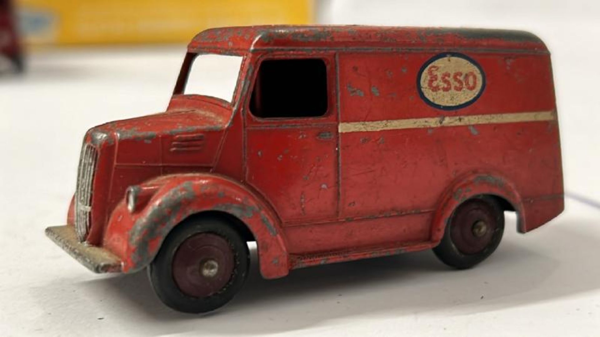 Dinky group of vintage cars including Austin Somerset no. 161 and Rover 75 no.156 (19) / AN14 - Image 38 of 39