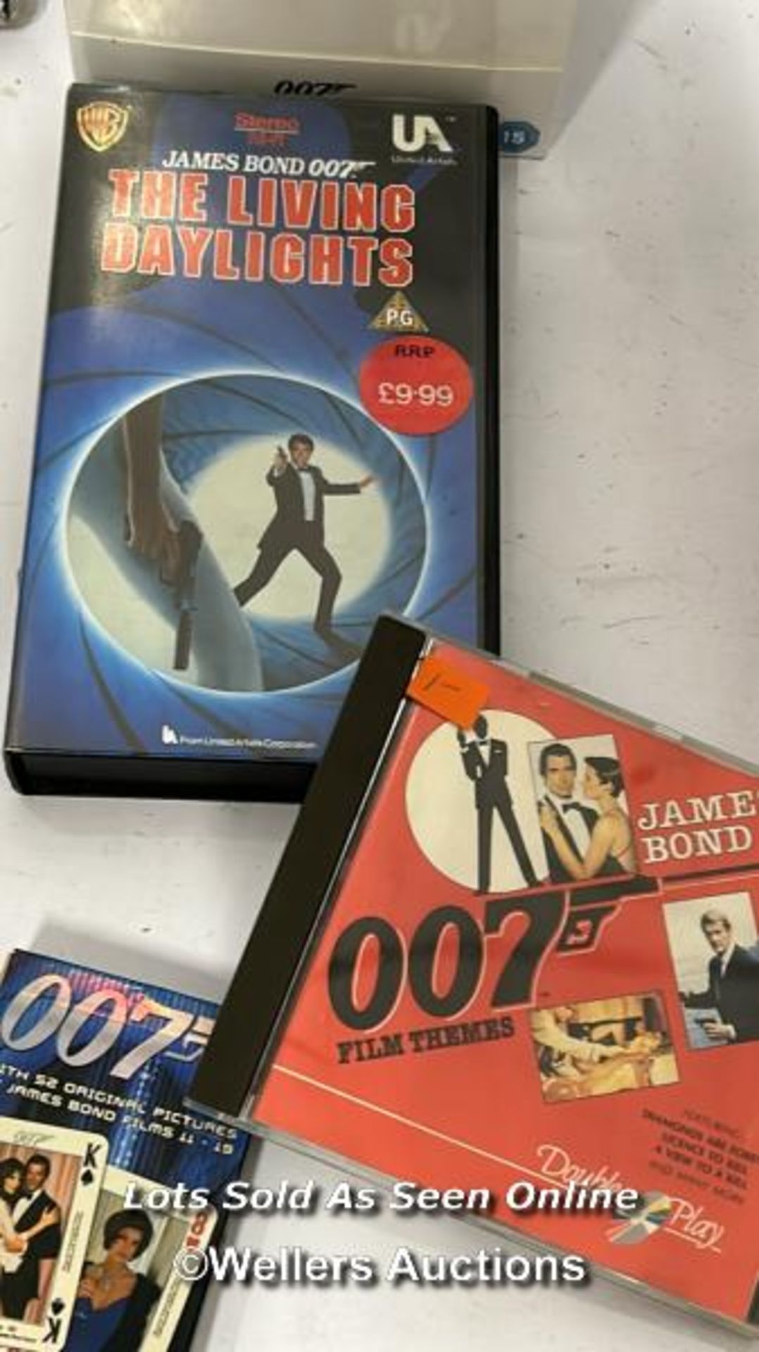 James Bond - Collectors cards, magazines, playing cards and sealed DVD box set / AN8 - Image 6 of 8