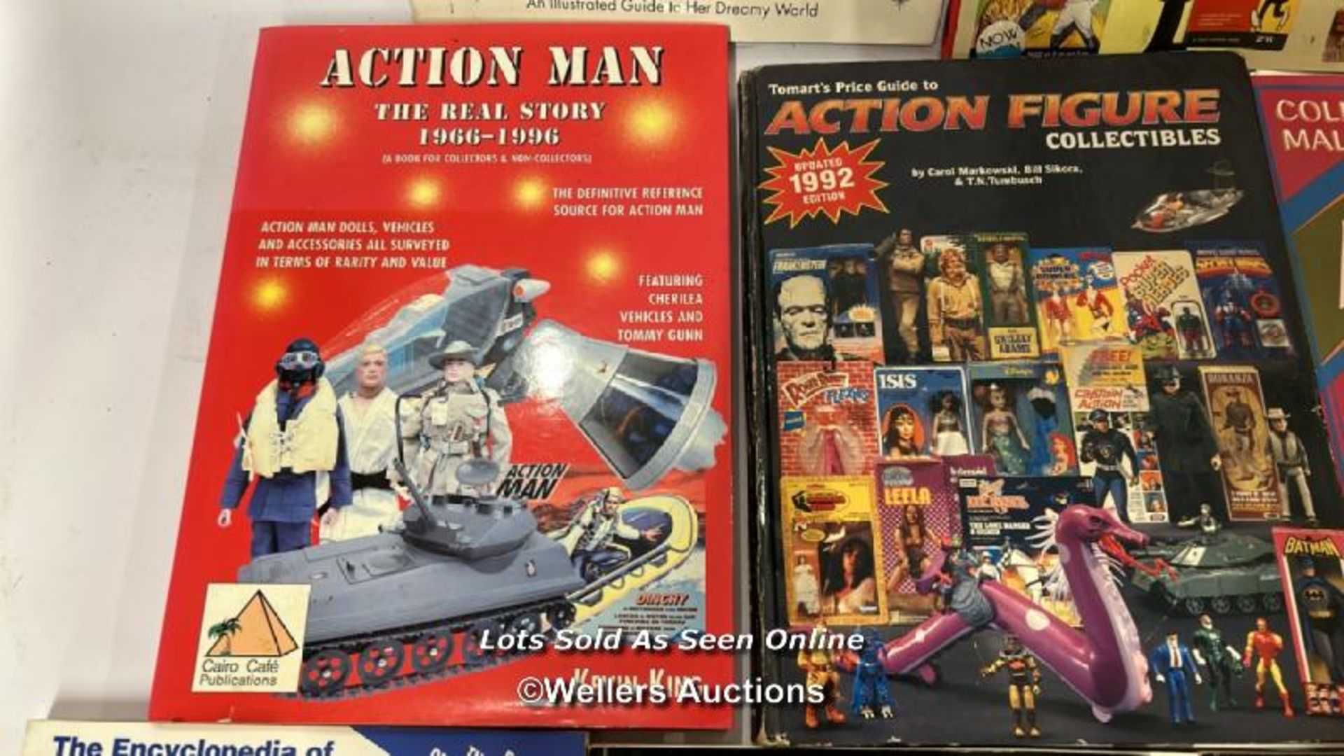 Fourteen assorted collecting books and magazines including Action Man, Barbie and Vintage Toys / - Image 6 of 10