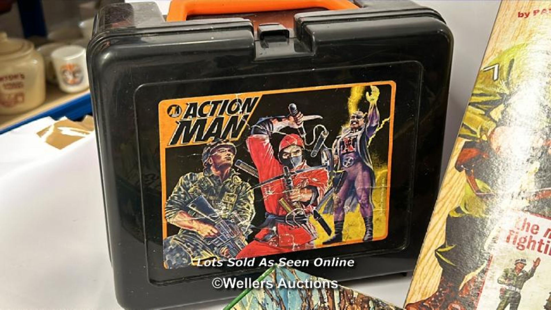Assorted Action Man figures, mostly modern with spare boots, lunch box, watch and vintage patrol - Bild 9 aus 10