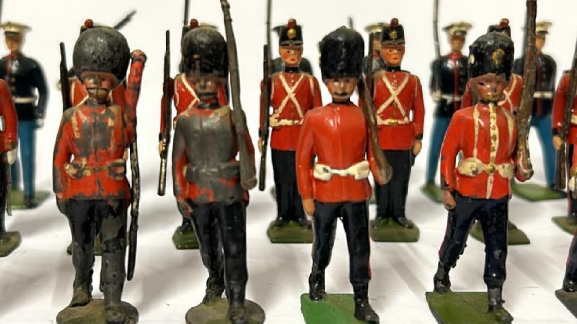 Assorted Britains lead soldiers including Grenadier guards, U.S. Marines and Foot Infantry - Image 7 of 14