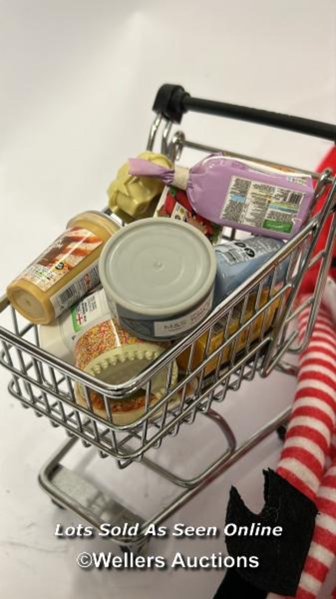 Small collection of mixed toys including M&S miniature shopping trolly with food, elf on a shelf - Bild 5 aus 5