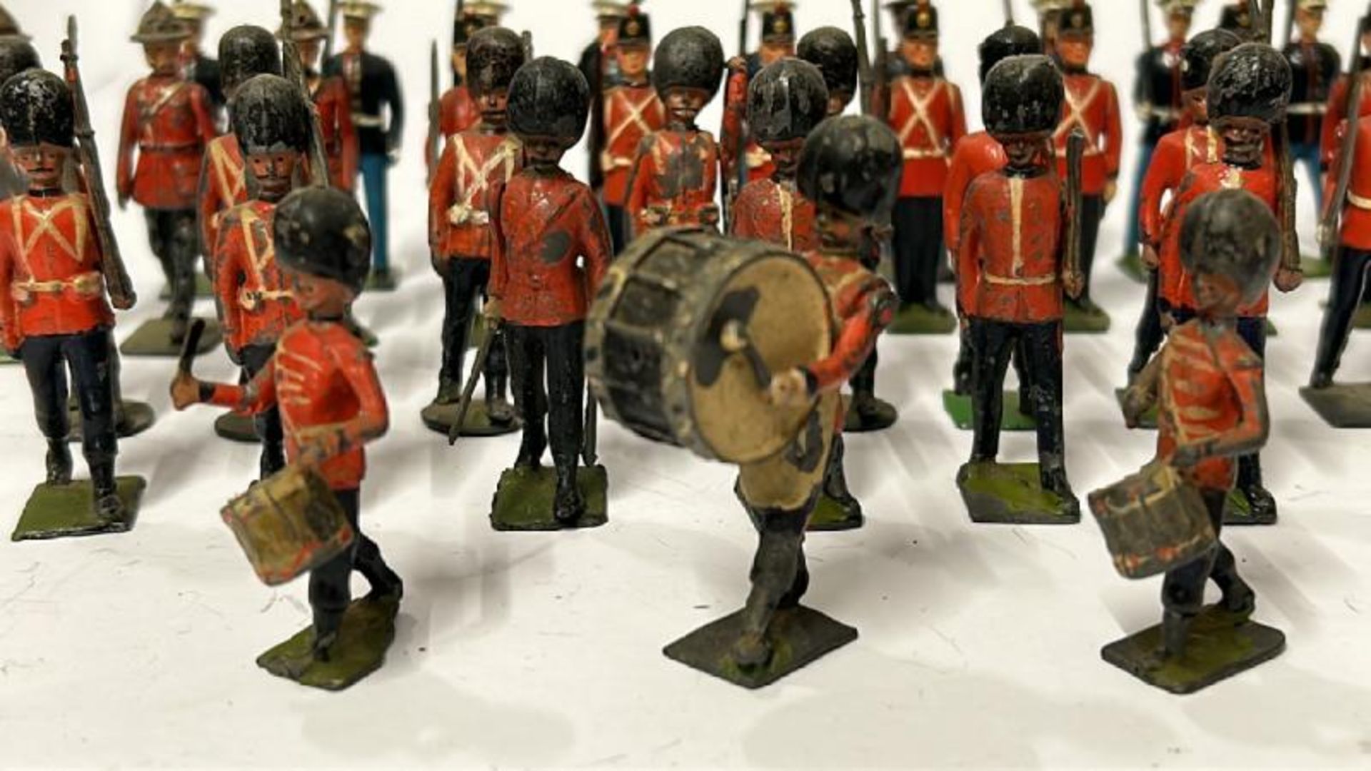 Assorted Britains lead soldiers including Grenadier guards, U.S. Marines and Foot Infantry - Image 3 of 14