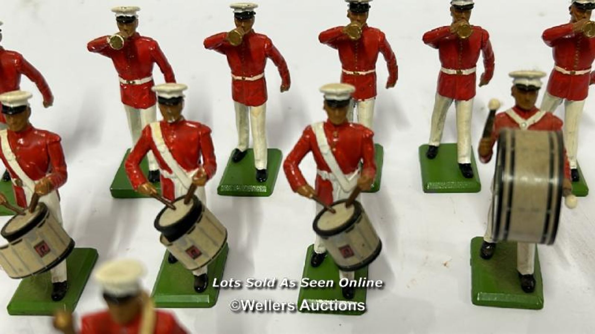Britain's "Dorset U.S. Marine corps" marching band, sixteen figures, 1987 / AN5 - Image 3 of 8