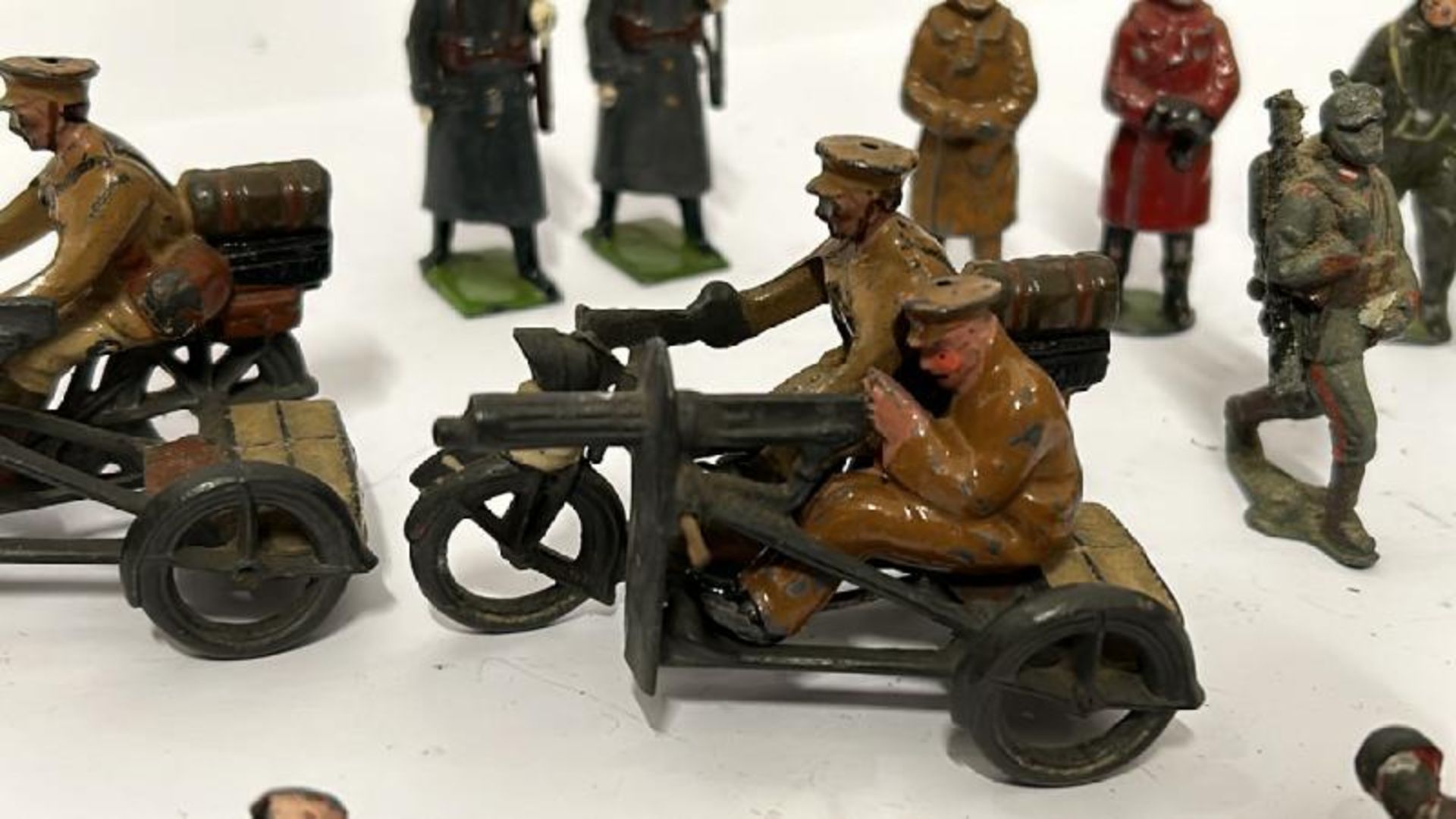 Collection of Britains assorted lead WWI & WWII figures and motorbikes (20) / AN19 - Bild 4 aus 8