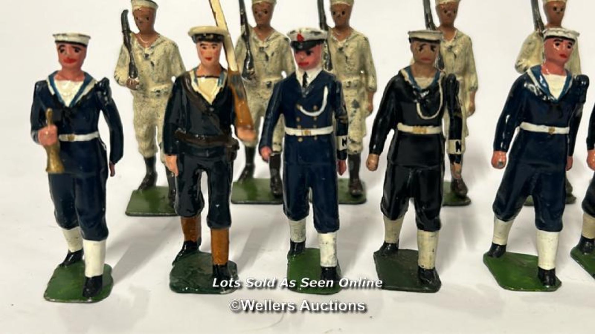 Thirty two assorted Britain's lead figures in Navy uniform / AN5 - Image 7 of 9