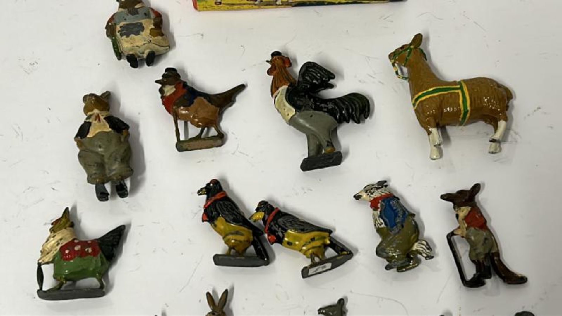 Small collection of lead animal figures including a Timpo Toys Pekinese dog no.5017 with original - Image 3 of 6