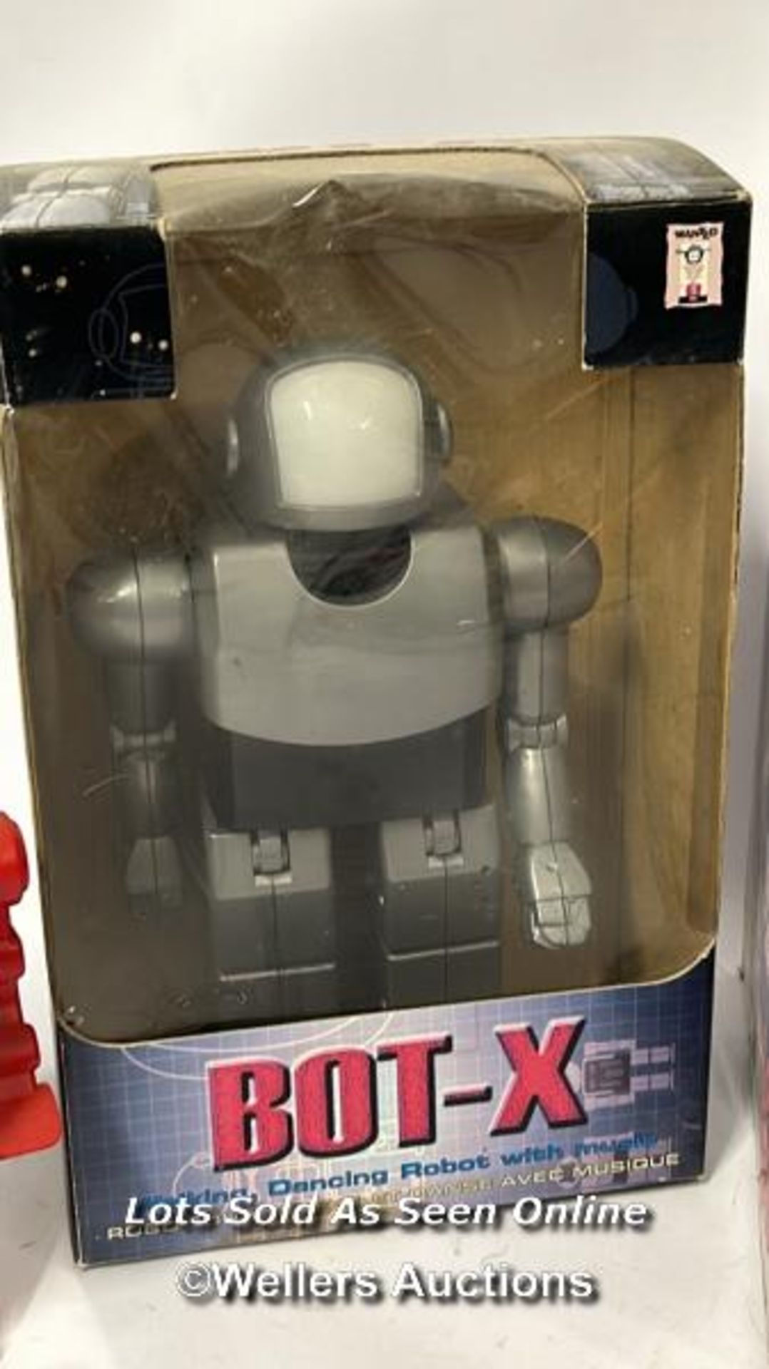 Toy robots to include Lost in Space, Bot-T and a 1975 D-C-Marx Mr Smash wind up toy / AN7 - Bild 4 aus 7