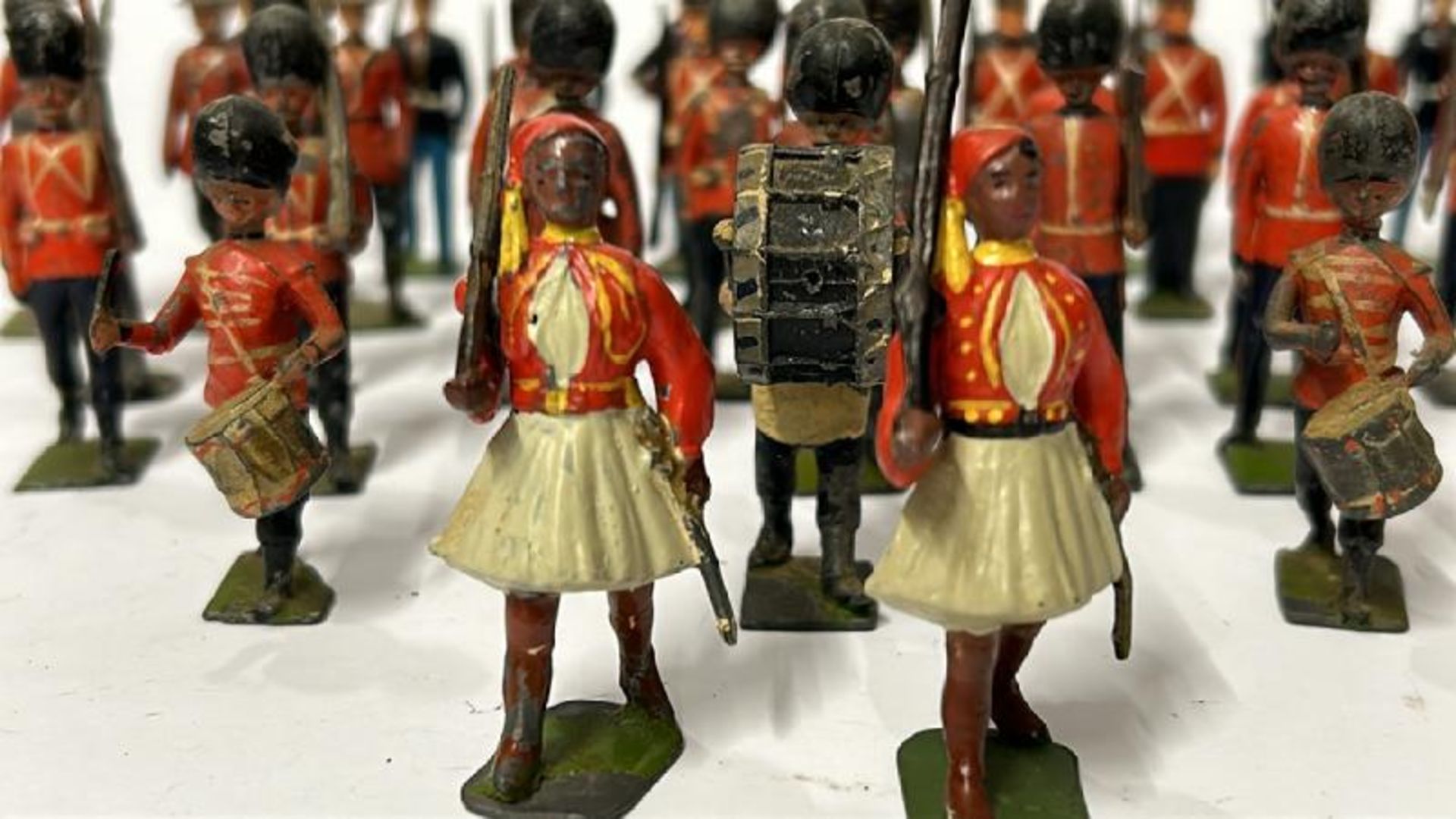 Assorted Britains lead soldiers including Grenadier guards, U.S. Marines and Foot Infantry - Image 2 of 14