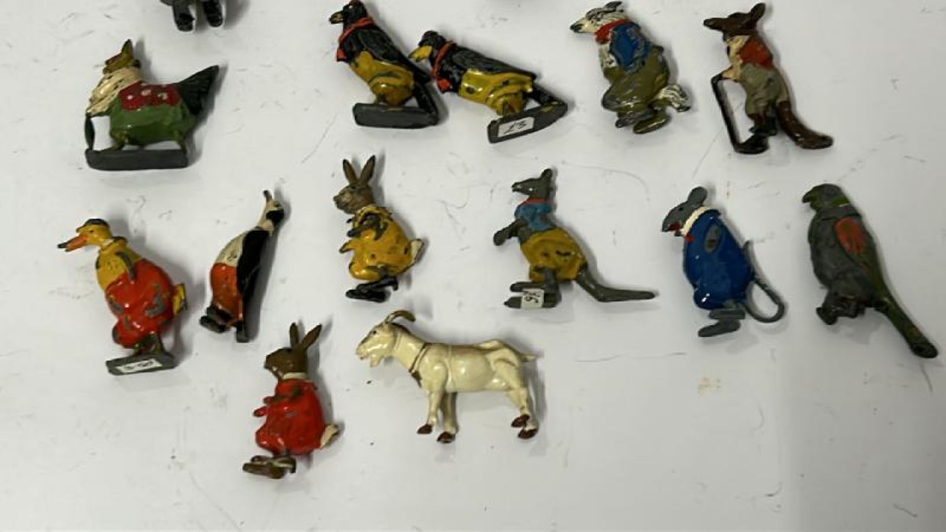 Small collection of lead animal figures including a Timpo Toys Pekinese dog no.5017 with original - Image 2 of 6