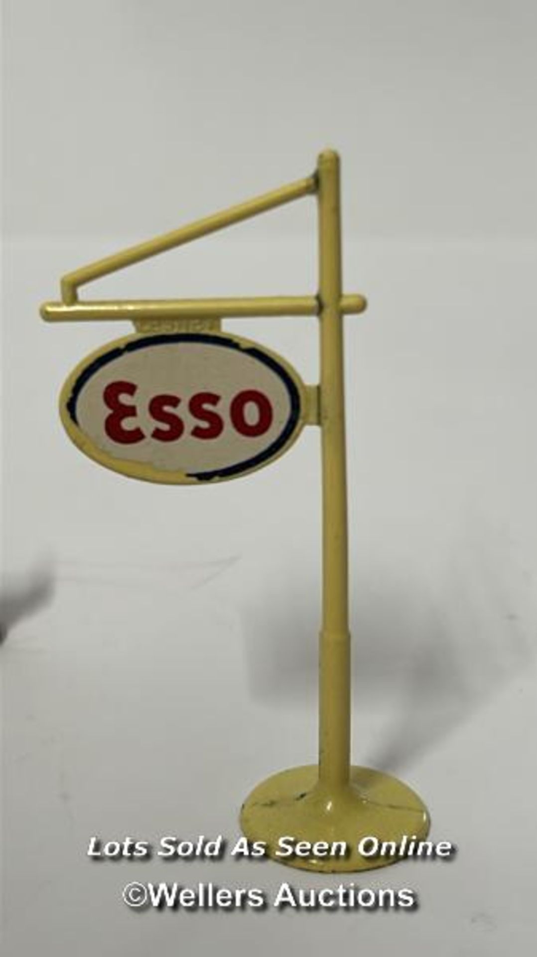 Vintage Matchbox Models of Yesteryear including Moko Lesney accessory pack no.1 Esso gas pumps and - Image 4 of 21