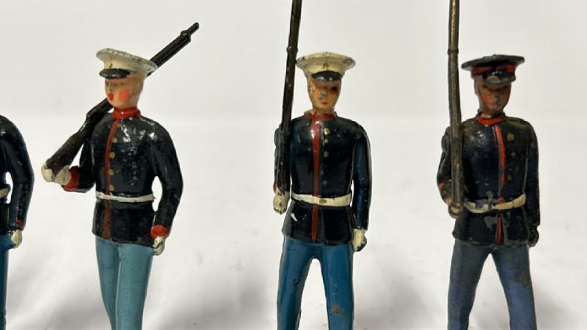 Assorted Britains lead soldiers including Grenadier guards, U.S. Marines and Foot Infantry - Image 13 of 14