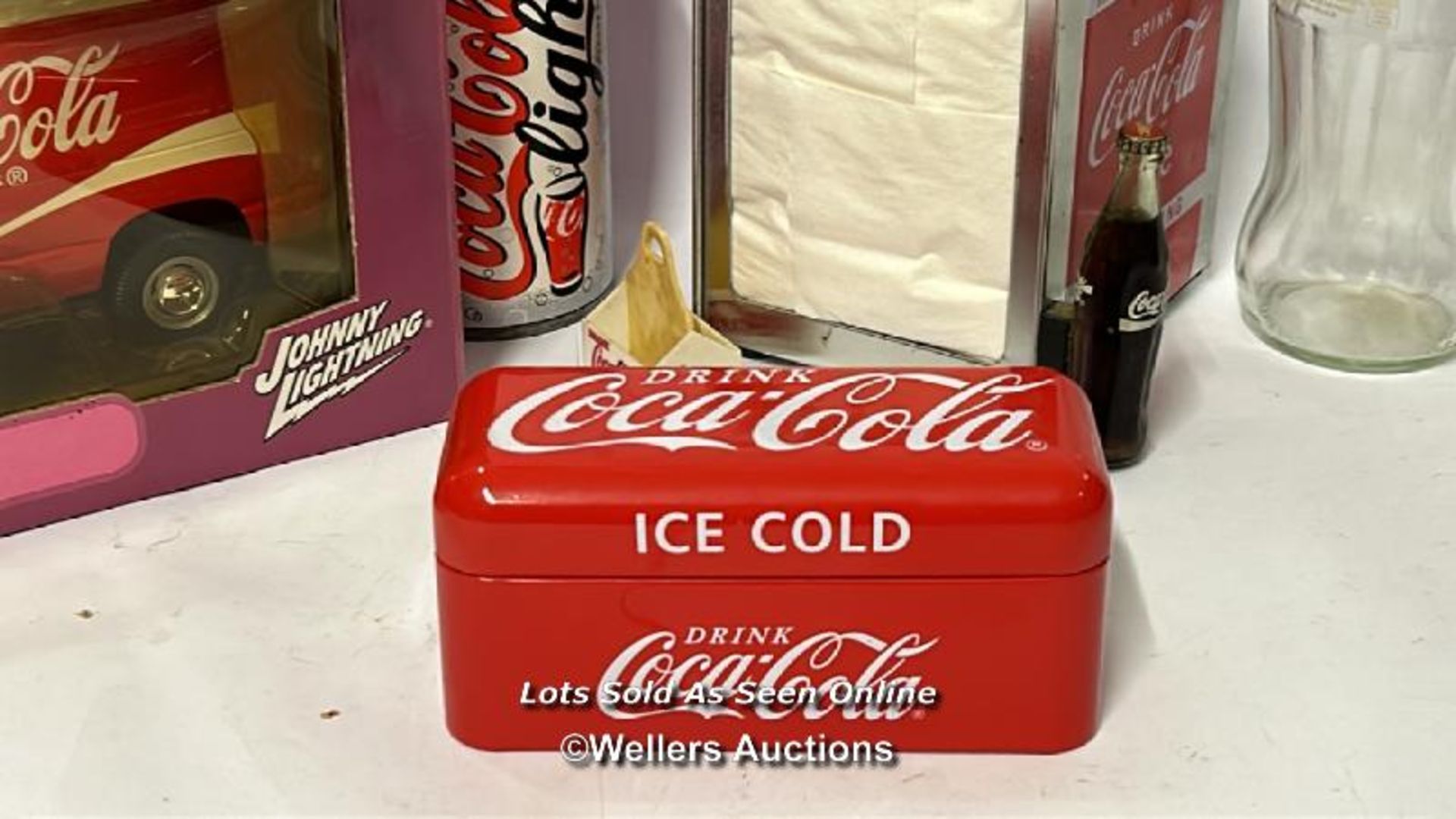 Coca -Cola collectables including Johnny Lightning Ford van 1:24 scale model / AN9 - Image 3 of 5